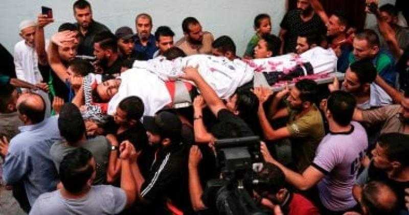 استشهاد 8 فلسطينيين في قصف للاحتلال على وسط وجنوب غزة