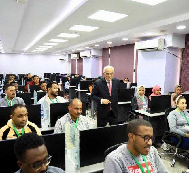 وزير التعليم يتفقد امتحانات المتقدمين لمسابقة 11 ألف وظيفة معلم مساعد