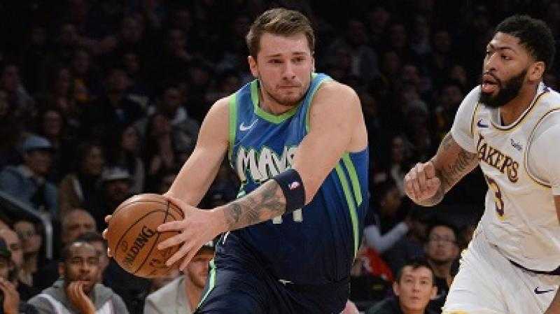 لوكا دونسيتش يدخل التاريخ في دوري السلة الأمريكي