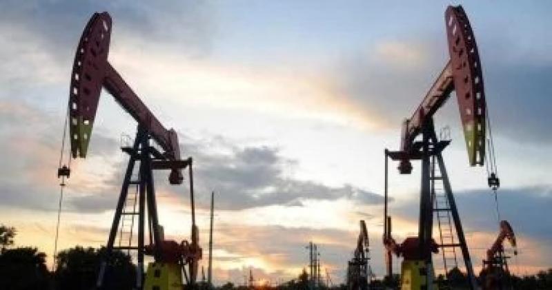 خسائر أسبوعية لأسعار النفط بالأسواق العالمية.. و1.8% لخام برنت