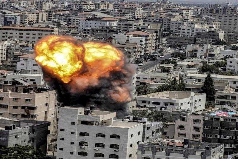 الاحتلال الإسرائيلي يقصف أحياء في خان يونس ودير البلح