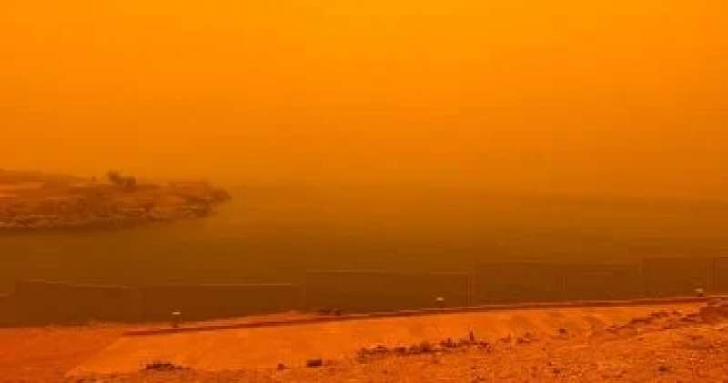 خط أحمر