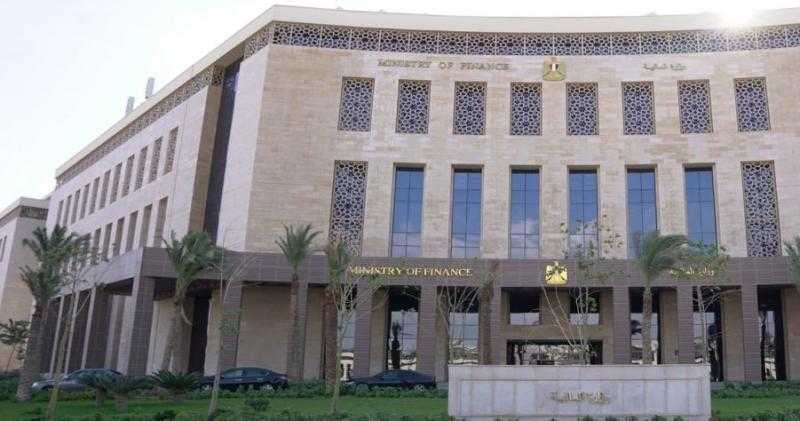 المالية: توجيه الفائض الأولي و50% من إيرادات برنامج الطروحات لخفض الدين وخدمته