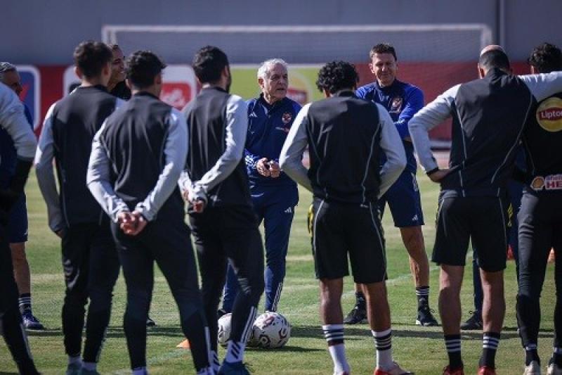 الليلة .. الأهلي يستأنف مشواره في الدوري بمواجهة البنك طباعة