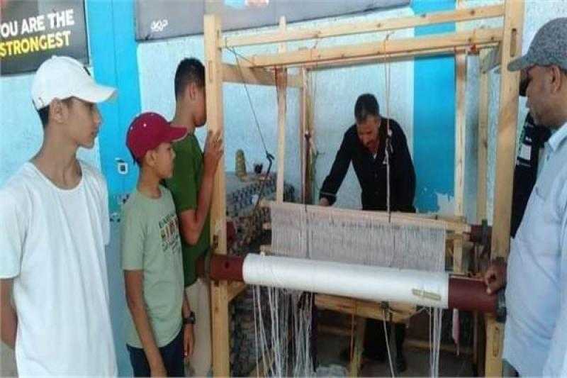 شباب كفرالشيخ تنظم ”علمني حرفة” للتدريب على تصنيع الكليم اليدوي بفوة