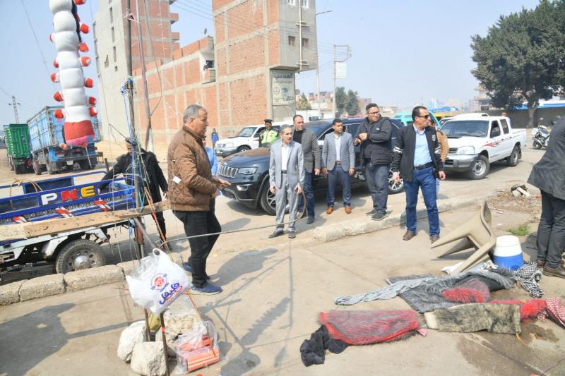 محافظ الغربية يراجع أعمال المشروعات والنظافة ورفع الإشغالات بكفر الزيات