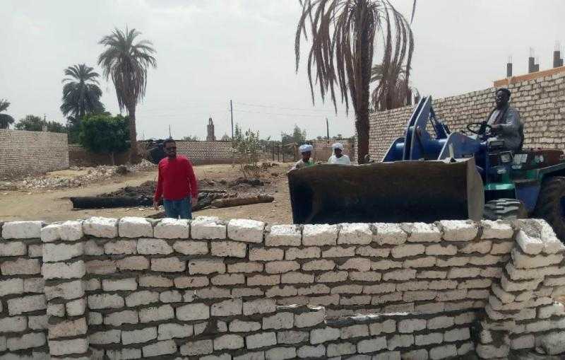إزالة 11 حالة تعد بمدن كوم أمبو ونصر النوبة ودراو.. صور