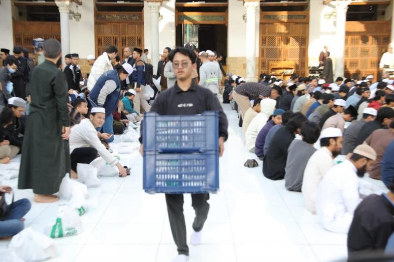 وكيل الأزهر: الإفطار الجماعي للطلاب الوافدين بالجامع الأزهر لإدخال الفرحة في قلوبهم وإشعارهم بأنهم في بلدهم
