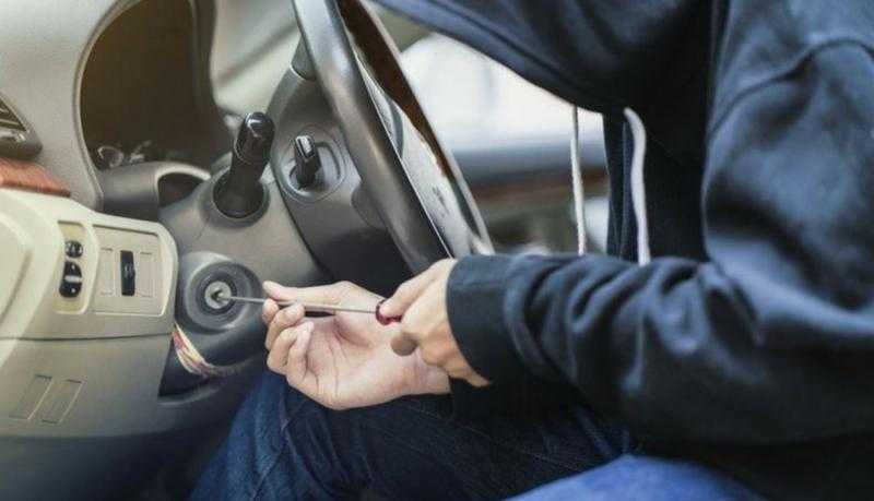 ضبط سائق وسمكري تخصصا في سرقة السيارات ثم بيعها بالقاهرة
