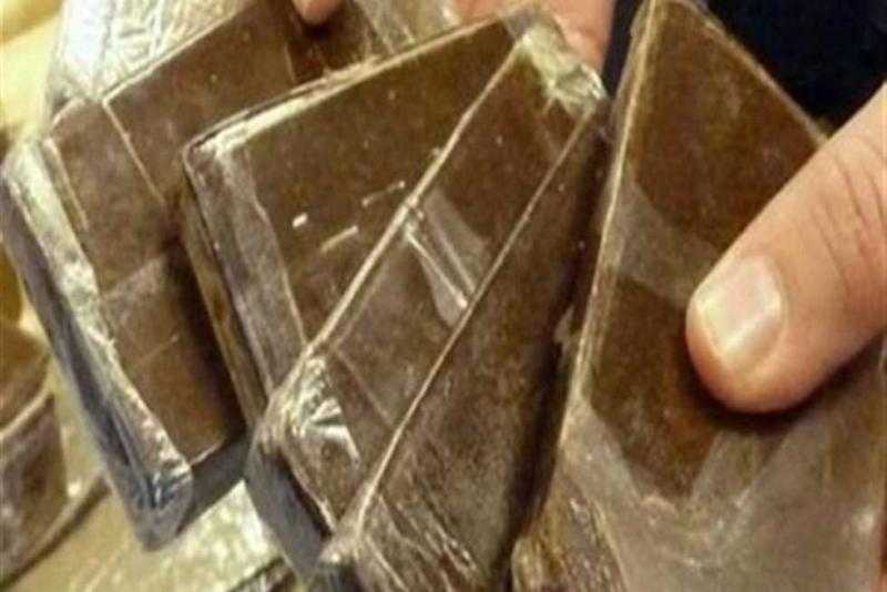 حبس متهمين بحيازة وترويج مخدر الحشيش في عين شمس