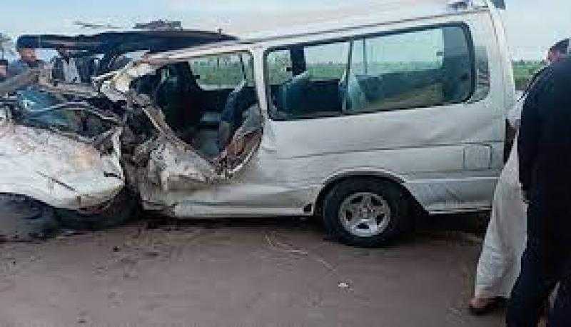 مصرع 2 وإصابة 12 آخرين في حادث تصادم سيارتي ميكروباص بالشرقية