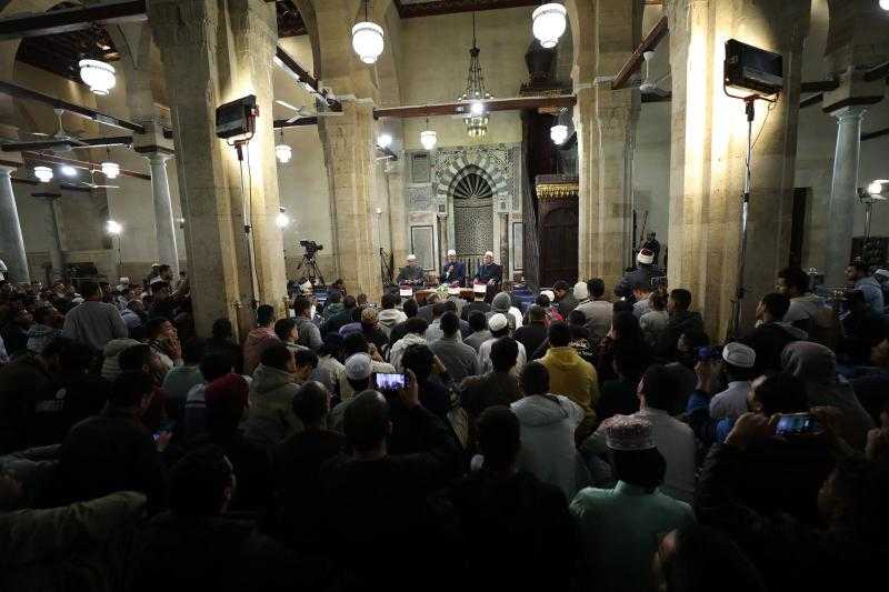 عقب صلاة التراويح.. ملتقى الأزهر يبين دور المؤسسة الأزهرية في خدمة الأخوة الإنسانية والسلام ‏العالمي