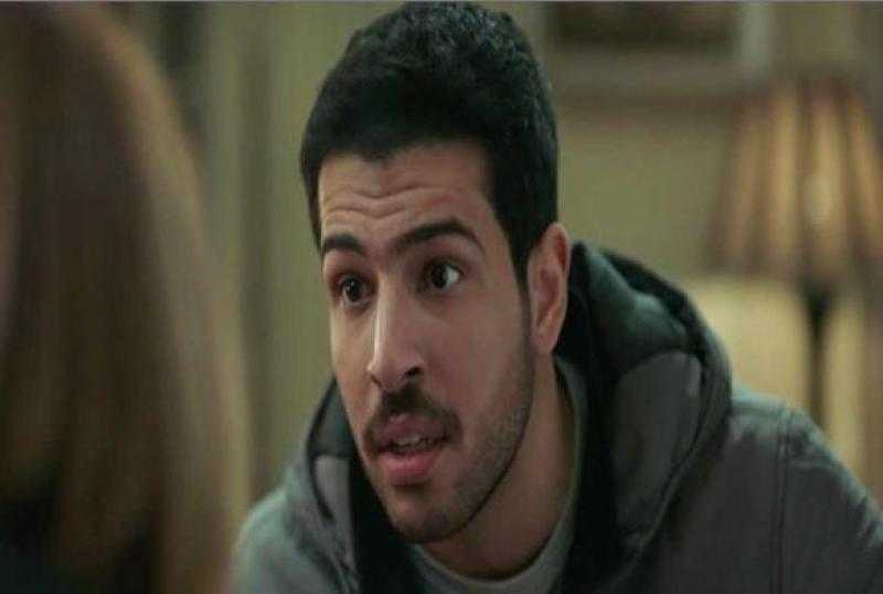 مسلسل وتقابل حبيب الحلقة 24.. محمود ياسين مصدوم من تصرفات عائلته تجاه كريم فهمي