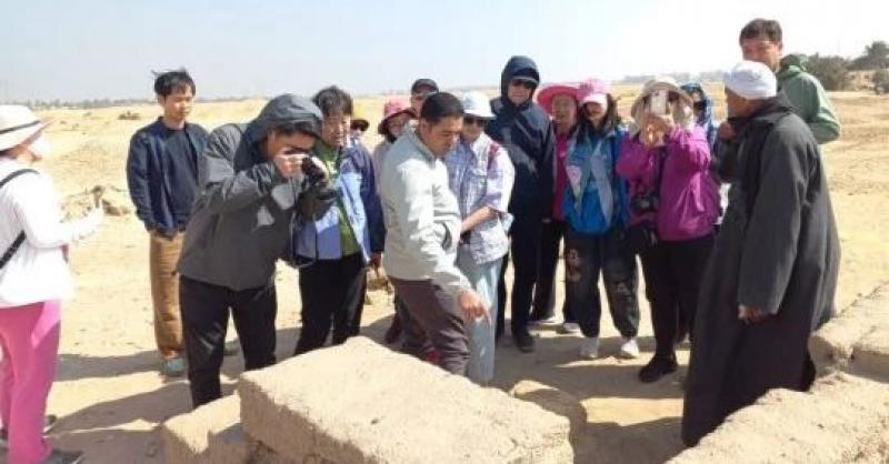 وفد صيني يزور منطقة هرم هوارة الأثري بالفيوم