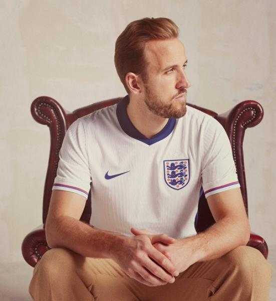 منتخب إنجلترا يكشف عن قميصه لبطولة يورو 2024