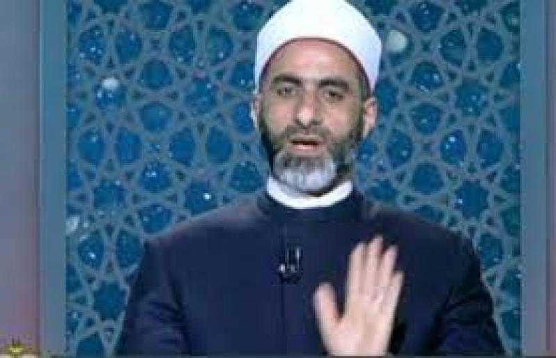 السيد عبد الباري: بعض الناس يتحولون ند لله بالقمص من القدر
