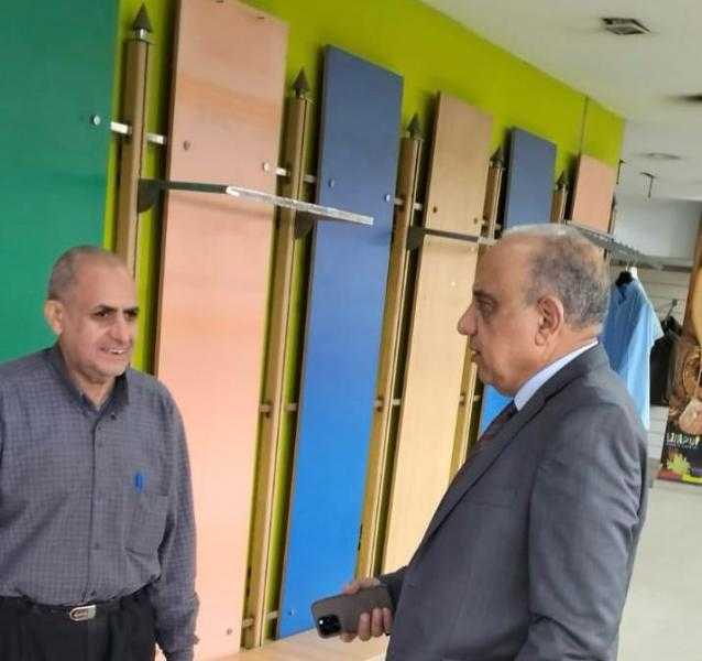 وزير قطاع الأعمال العام في زيارة مفاجئة لأحد فروع ”عمر أفندي” بميدان الحجاز