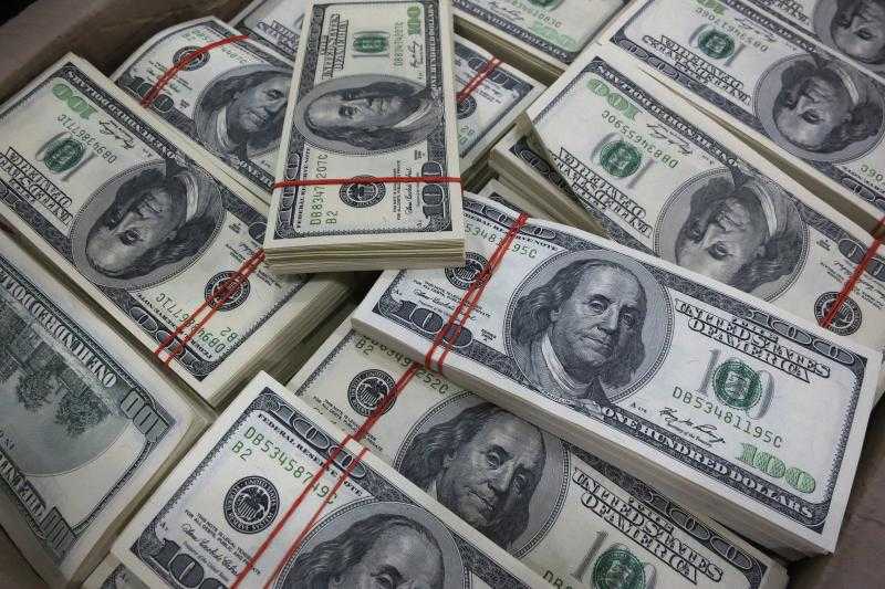 انخفاض جديد لسعر الدولار مقابل الجنيه في نهاية التعاملات بالبنوك
