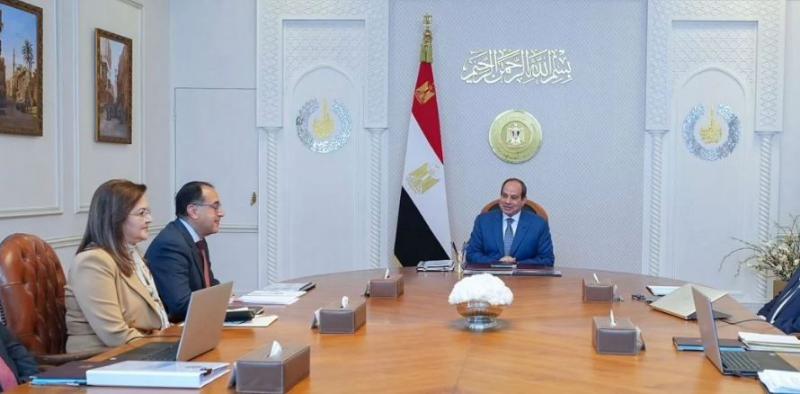 الرئيس السيسي يطلع على المؤشرات الكلية للاقتصاد في ضوء الإجراءات الأخيرة
