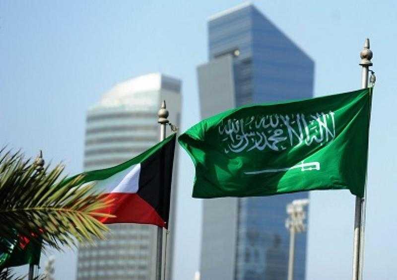 ولي العهد السعودي يستعرض مع رئيس الوزراء الكويتي التعاون الثنائي في شتى المجالات
