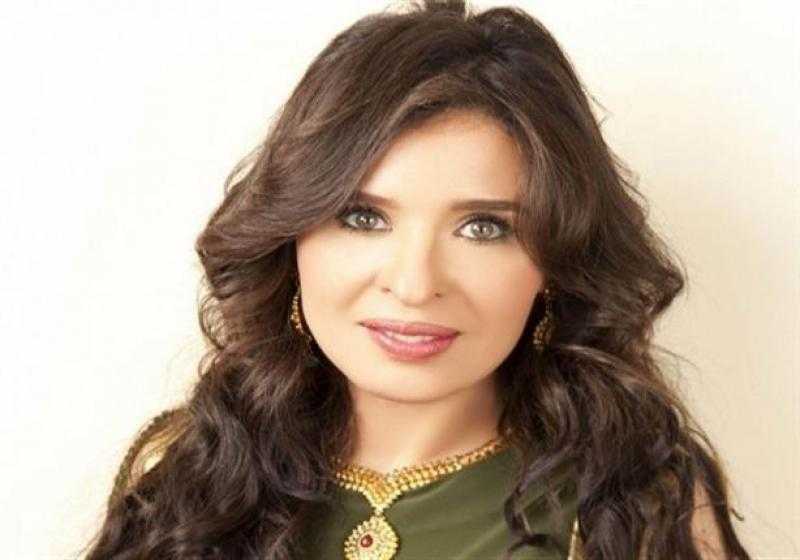 دينا: أختي منتقبة وعلاقتي بها قوية.. وكل رجالة مصر تربية واحدة ست
