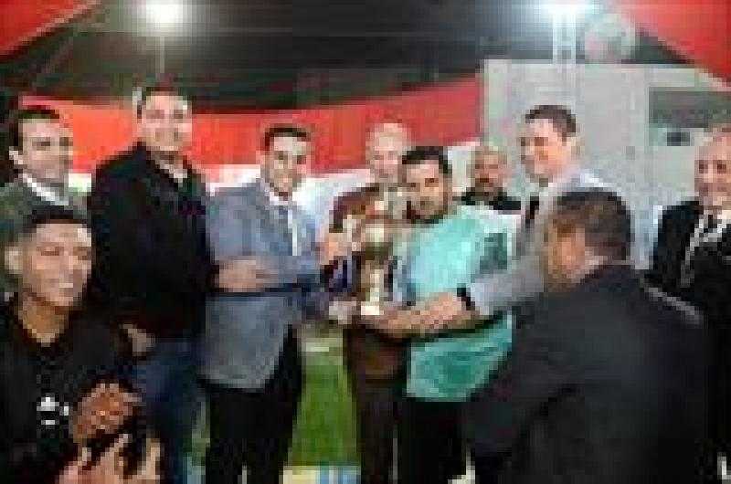 محافظ أسيوط يشهد نهائي كأس كرة القدم لحملة بشبابها ويهنئ الفريق الفائز