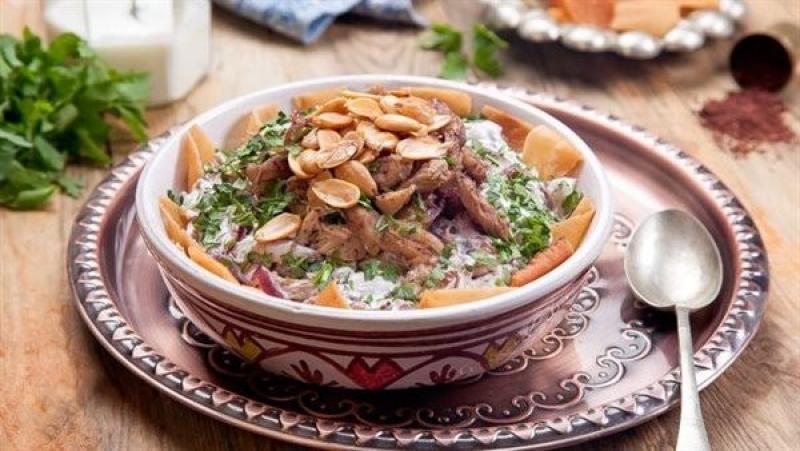 طريقة عمل فتة المسخن باللوز والرمان
