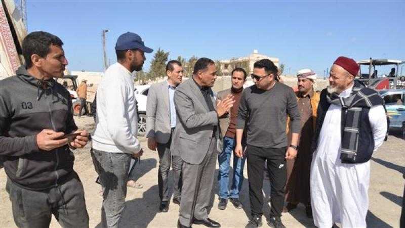 محافظ مطروح يتفقد أعمال توسعة وتطوير مدخل المدينة