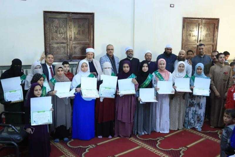 الأزهر وأوقاف سوهاج يكرمان 160 حافظا ومحفظا للقرآن