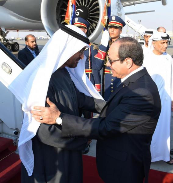 متحدث الرئاسة ينشر صور استقبال الرئيس السيسي للشيخ محمد بن زايد