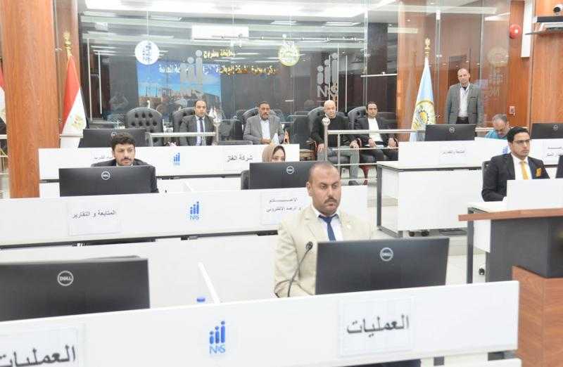 محافظ مطروح يتابع بمركز الشبكة الوطنية للطوارئ الالتزام بتعريفة الأجرة الجديدة