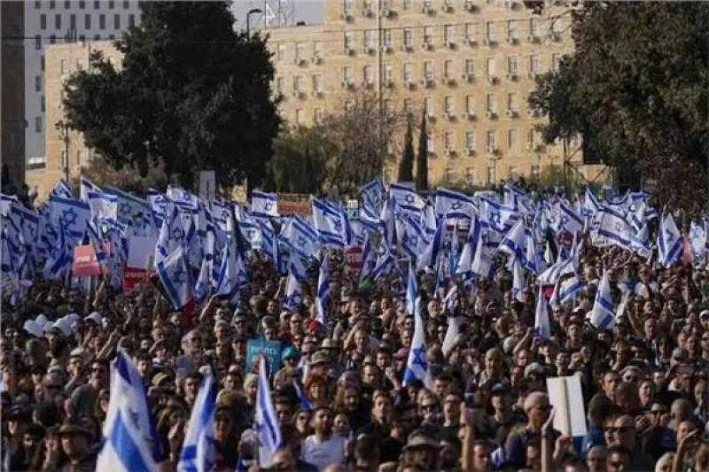 القاهرة الإخبارية: تظاهرات في تل أبيب تطالب بعزل رئيس الوزراء الإسرائيلي نتنياهو