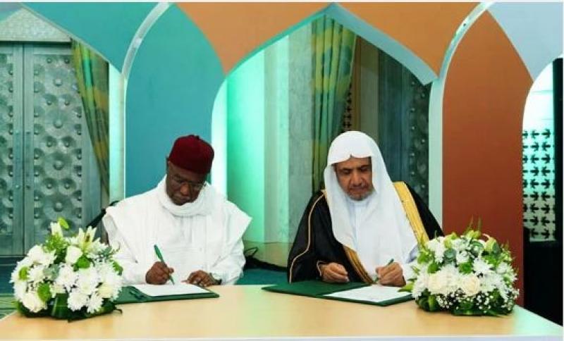 توقيعُ مذكّرتَي تفاهُم بين رابطة العالم الإسلامي ومنظمة التعاون الإسلامي
