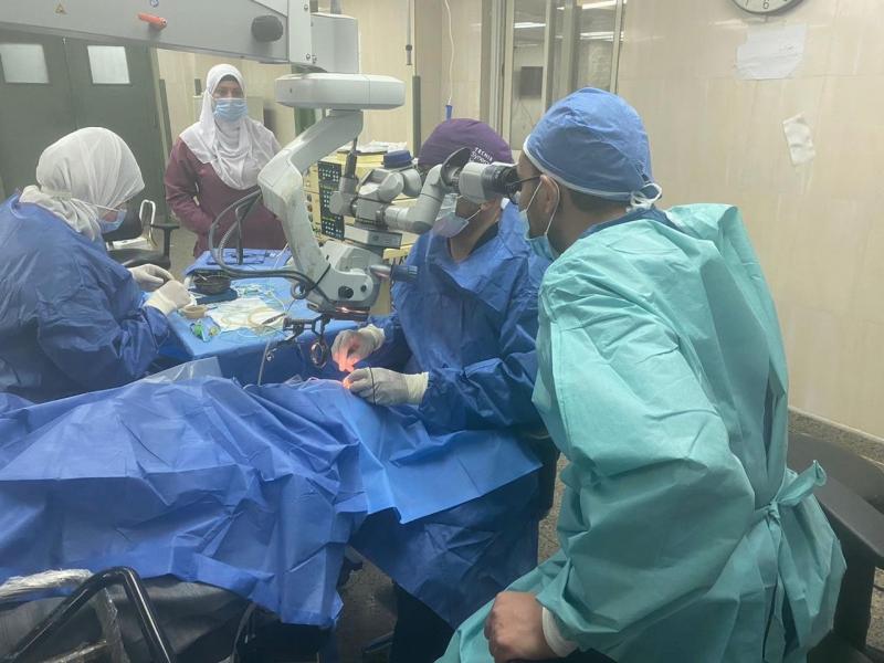 مستشفى سوهاج الجامعي ينقذ عاملا من عمي محقق بعد إصابته بشظية في الشبكية