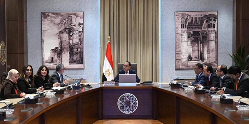 رئيس الوزراء يتابع مع رئيس الهيئة الاقتصادية لقناة السويس ملفات العمل