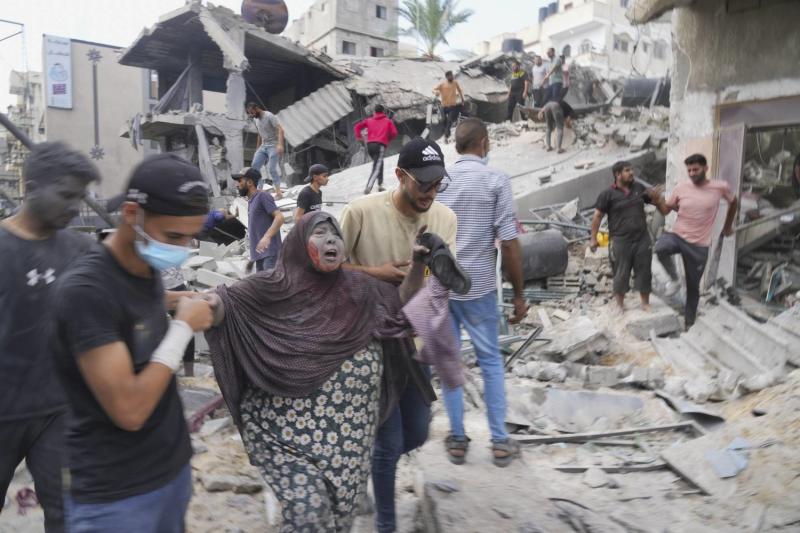 5 شُهداء في قصف على رفح وغزة.. والهلال الأحمر يعلن انقطاع الاتصال بطاقمه في مُستشفى ”الأمل”