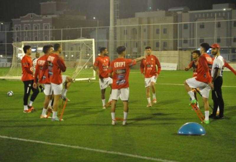 وسط أجواء الطقس المتقلبة.. المنتخب الأولمبي يستعد لمواجهة السعودية| صور