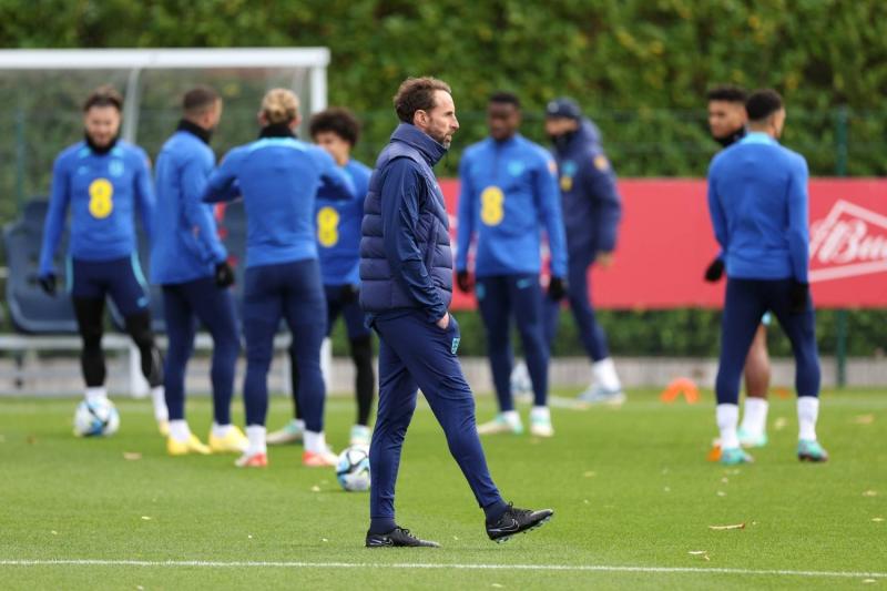 ماجواير وووكر وجونستون يغادرون معسكر إنجلترا للإصابة قبل مواجهة بلجيكا