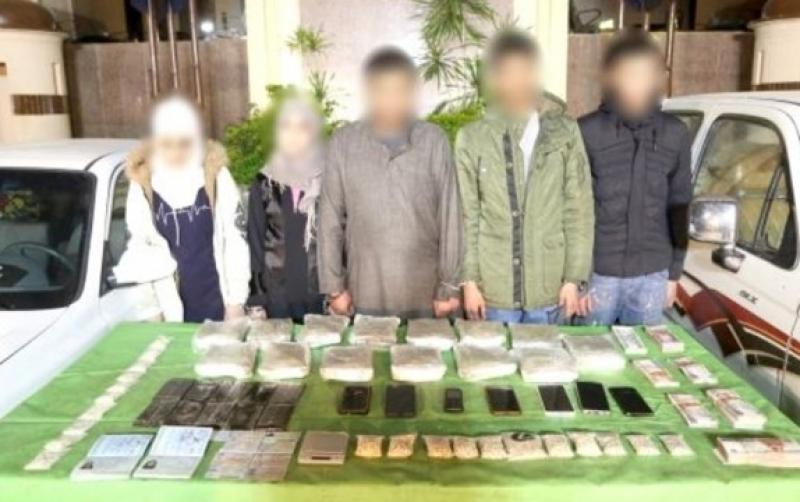 بينهم أجانب.. إحباط محاولة عناصر إجرامية ترويج كميات من المواد المخدرة | صور