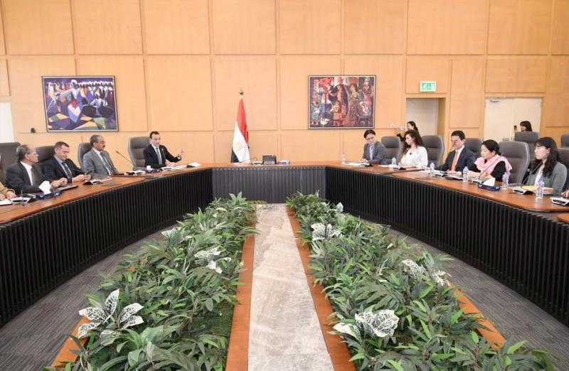 مساعد وزير الإسكان يتابع مع مسئولين كوريين تطوير مدينة بدر باستخدام التكنولوجيا الحديثة
