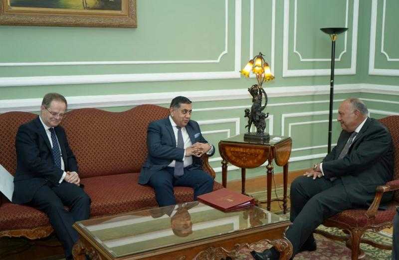 سامح شكري يبحث مع وزير الدولة البريطاني للشرق الأوسط التحركات الدولية اللازمة لوقف إطلاق النار في غزة