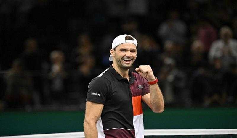 ديميتروف يقصي ألكاراز ويبلغ قبل نهائي بطولة ميامي للتنس