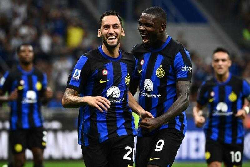 إنتر ميلان يضع قدما على منصة التتويج بالدوري الإيطالي