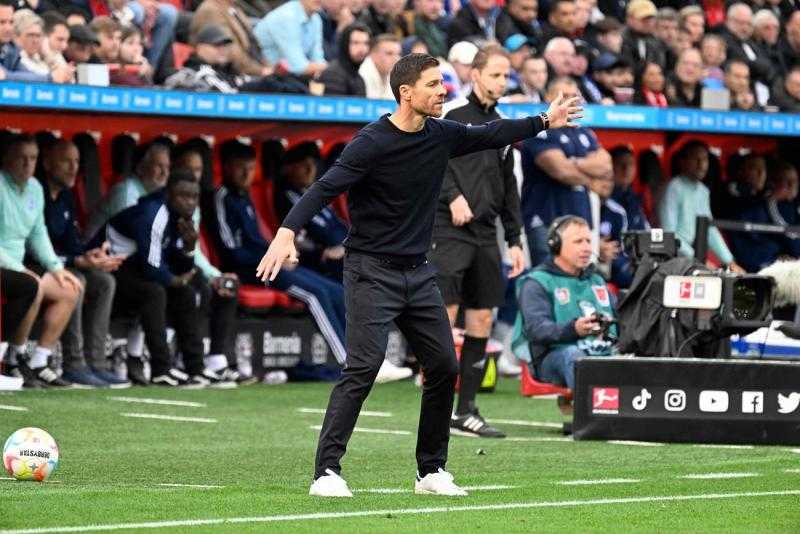 رولفس: كنا على ثقة في بقاء تشابي ألونسو مع ليفركوزن