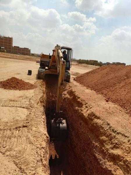 تكثيف أعمال الطرق والمرافق بالمناطق المضافة لمدينتي الشروق والعبور