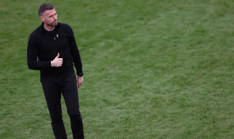 مدرب لوتون تاون لا يشغل باله بصراع الهبوط في الدوري الإنجليزي