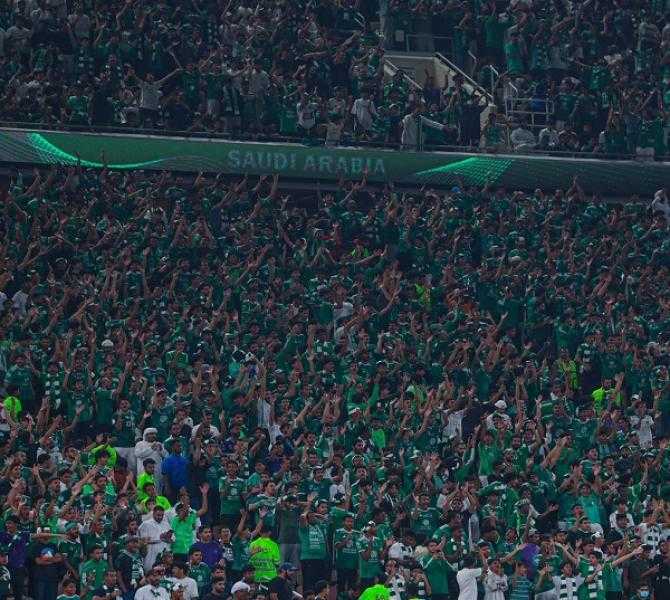 جماهير أهلي جدة تواصل الإبداع في الدوري السعودي