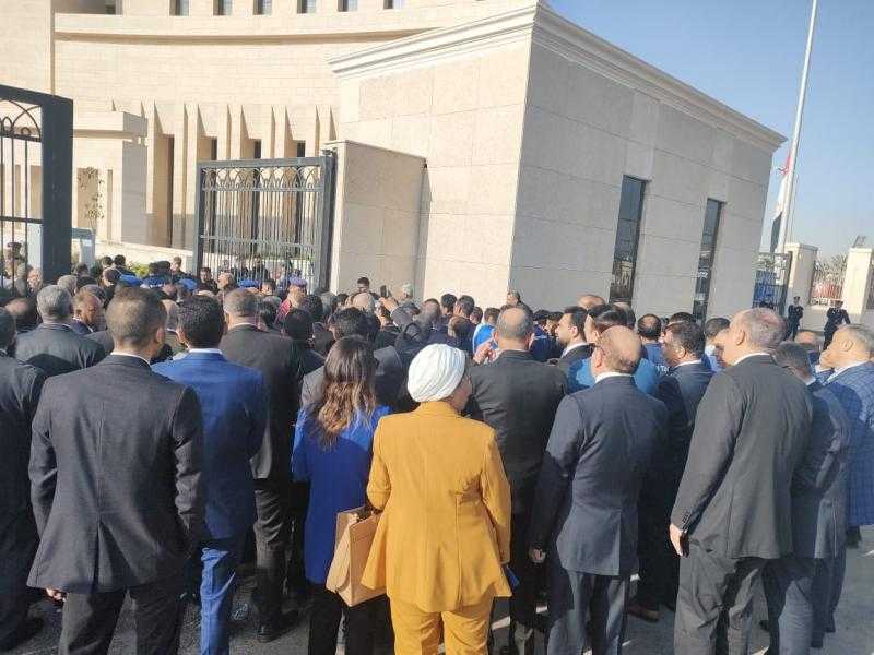 نواب وشخصيات عامة يصلون مجلس النواب تمهيدا لأداء الرئيس السيسى اليمين