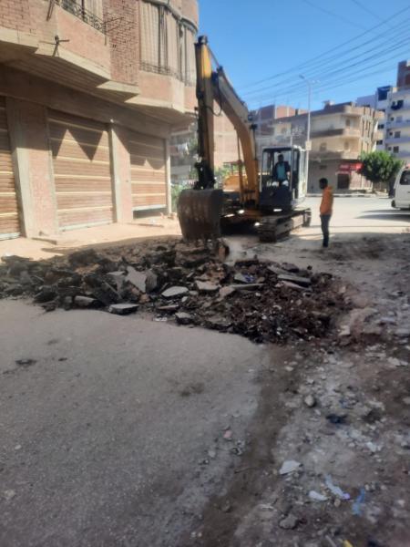 محافظ الغربية يتابع أعمال رصف وتطوير قرية كفر عصام بمركز طنطا