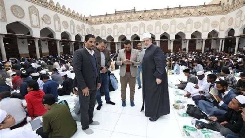 بتوجيهات الإمام الأكبر.. زيادة وجبات السحور بالجامع الأزهر إلى 3500 وجبة